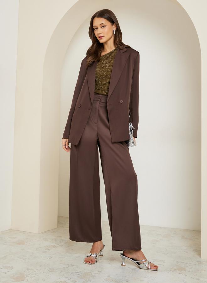 ستايلي بليزر بني بقصة عادية وأزرار مزدوجة - Image 1